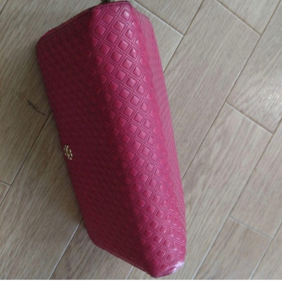 Tory Burch Fuchsia Quilted Wallet - Picture 8 of 9